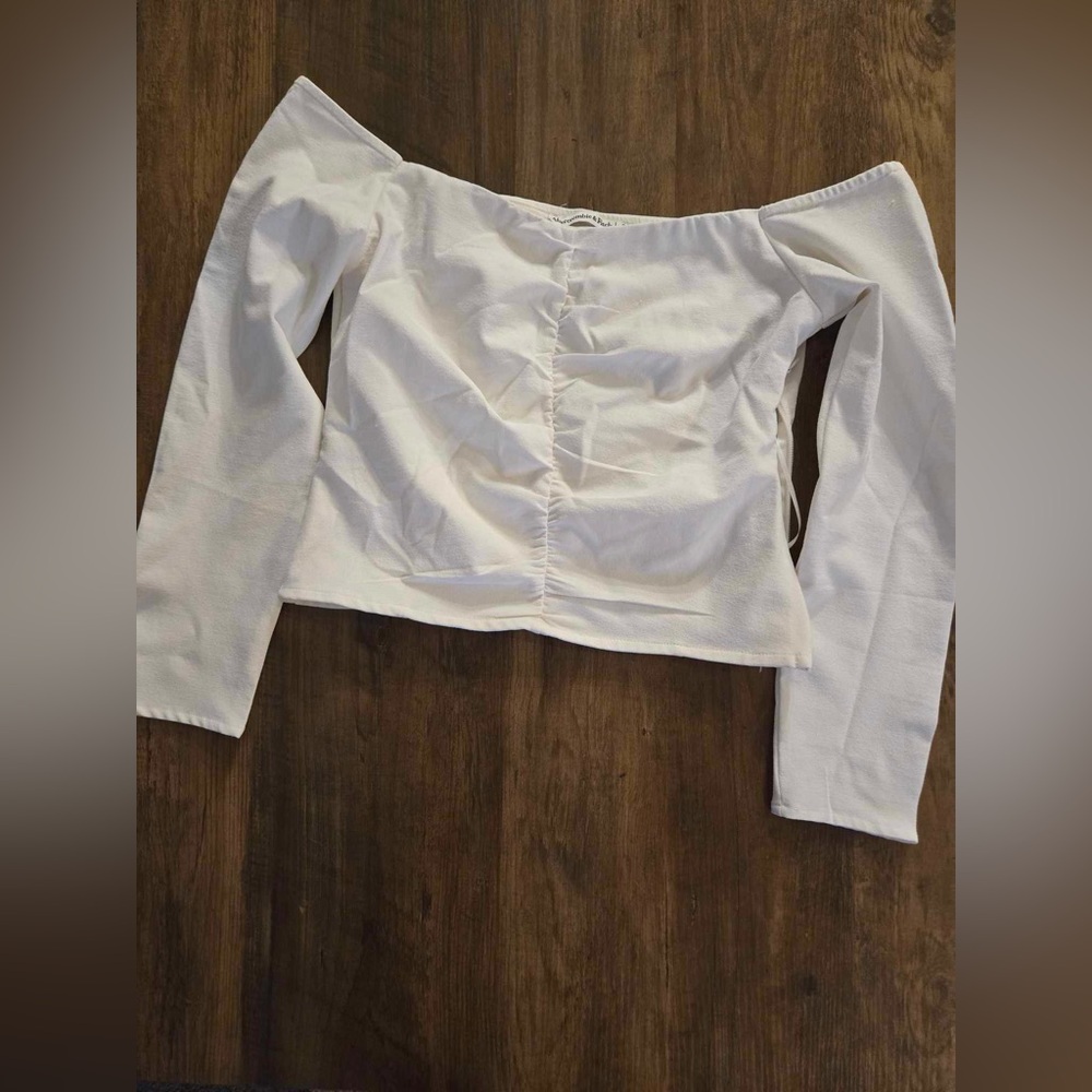 Abercrombie off-shoulder top size small - never worn